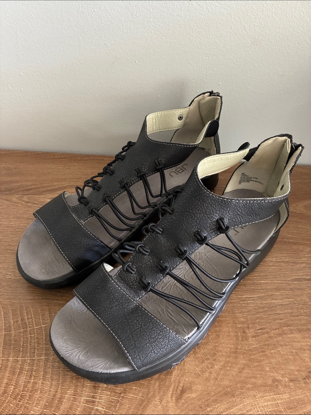 JBU by Jambu Aruba Black Gladiator Sandals Comfort Zip Back Size 9